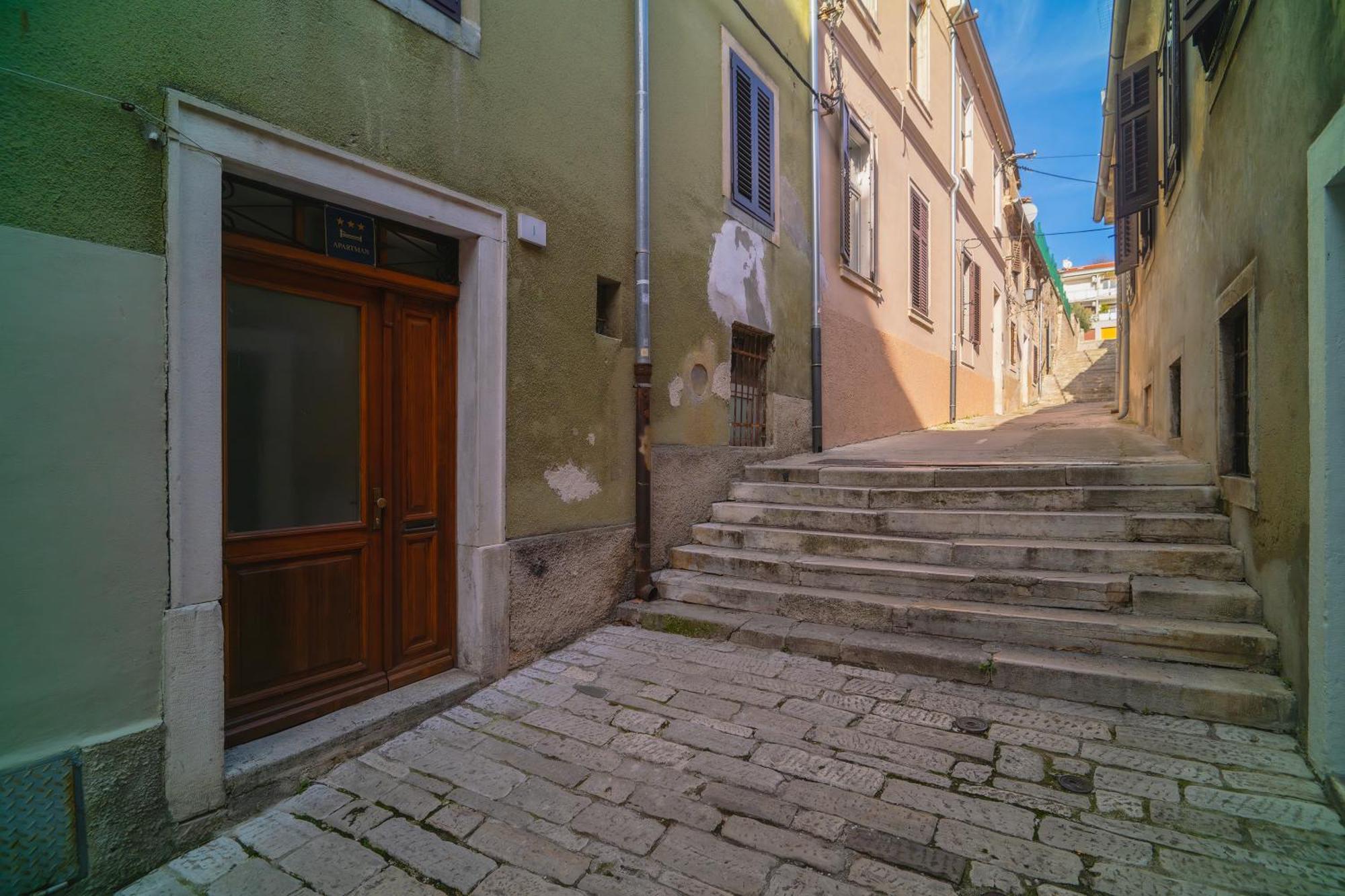 Arta Apartment City Center II - With Private Parking Pula Exterior foto