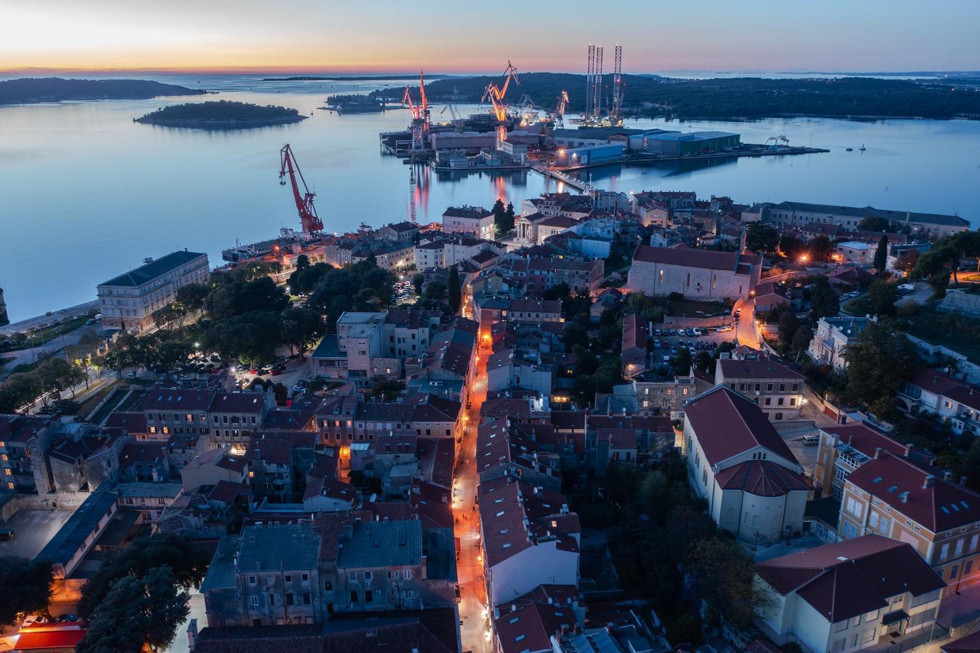 Arta Apartment City Center II - With Private Parking Pula Exterior foto