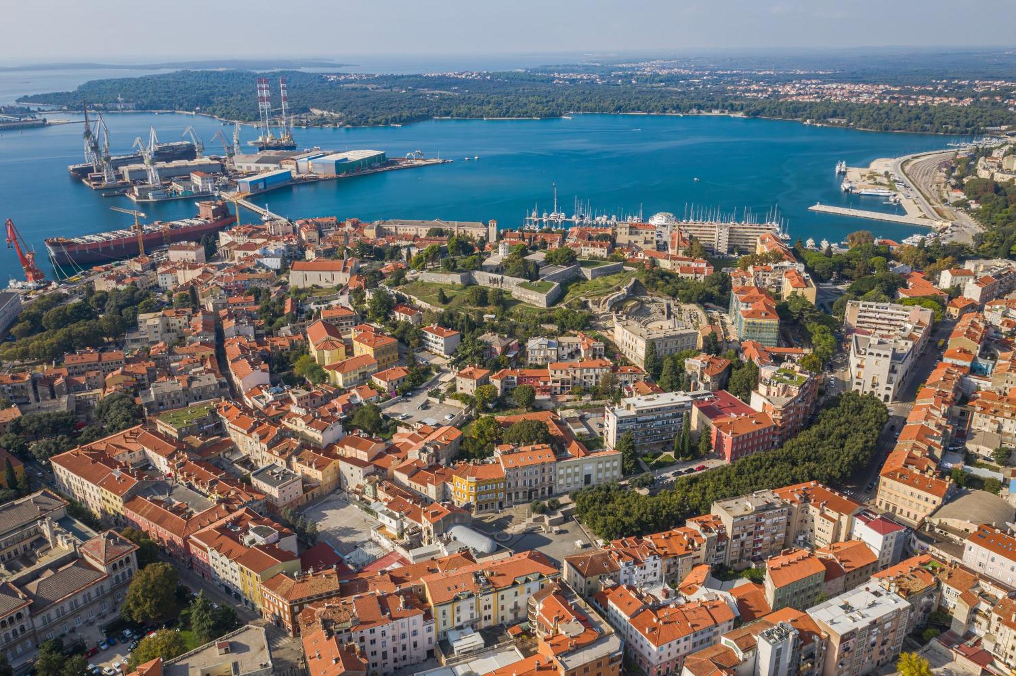 Arta Apartment City Center II - With Private Parking Pula Exterior foto