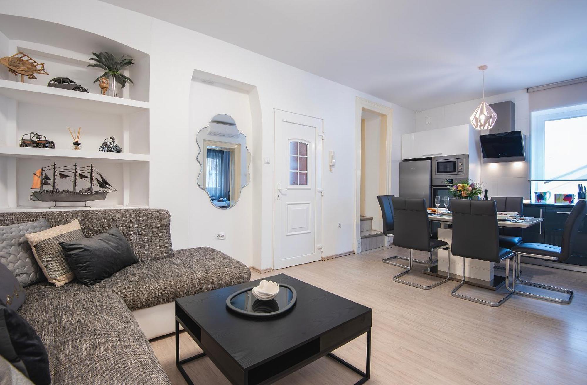 Arta Apartment City Center II - With Private Parking Pula Exterior foto