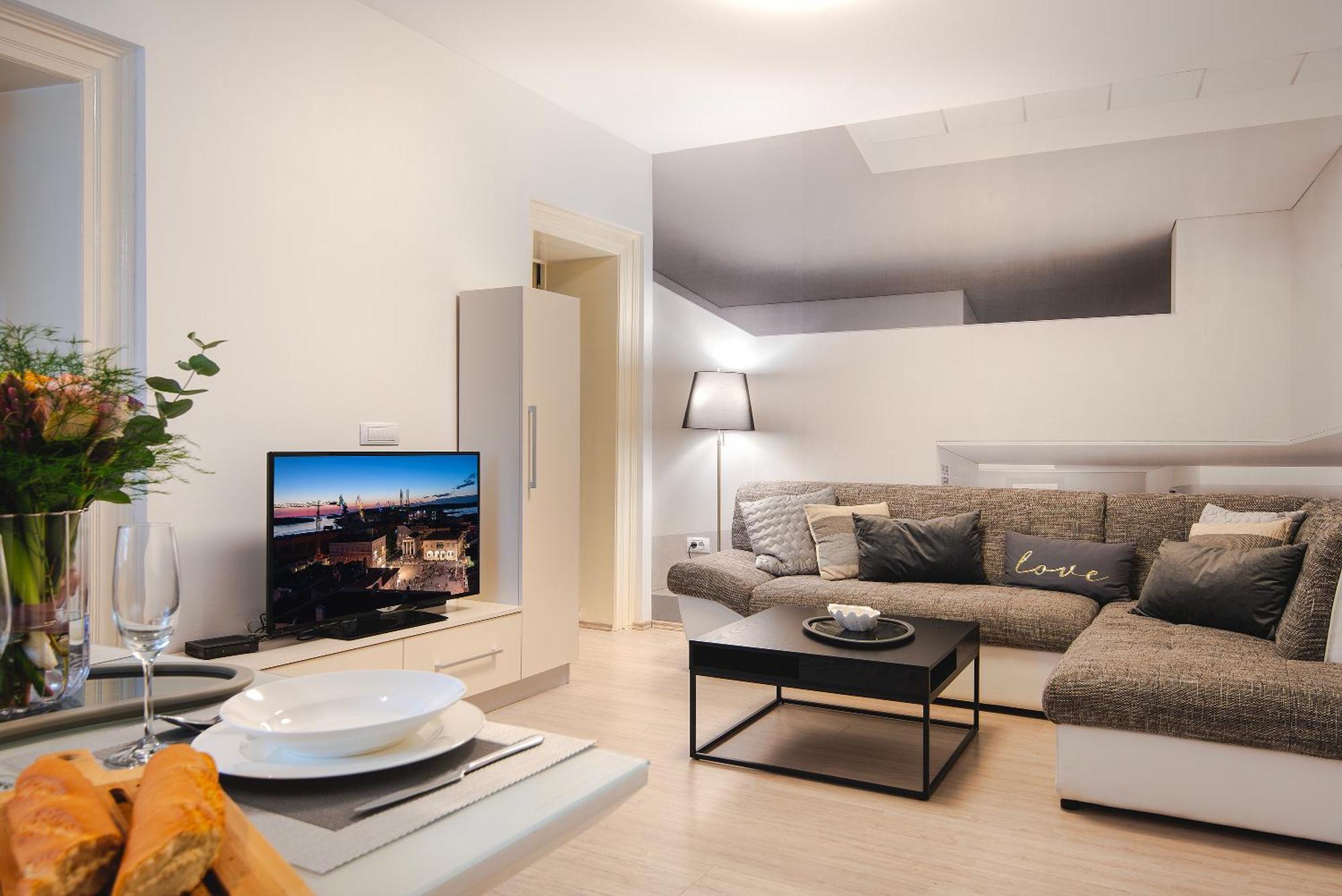 Arta Apartment City Center II - With Private Parking Pula Exterior foto